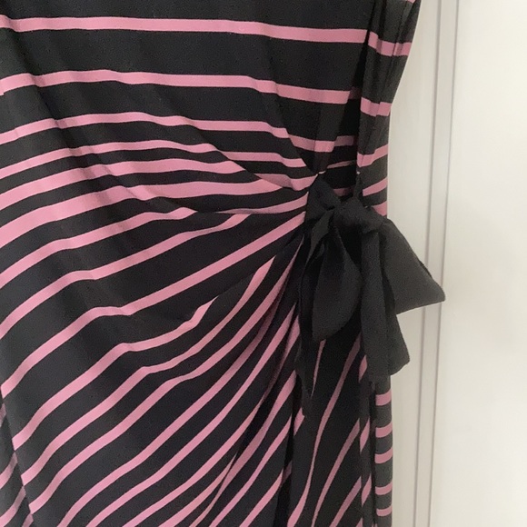 ⭐️ 3/$20 ⭐️ Jersey-type knit dress with gross grain ribbon tie - Picture 3 of 7